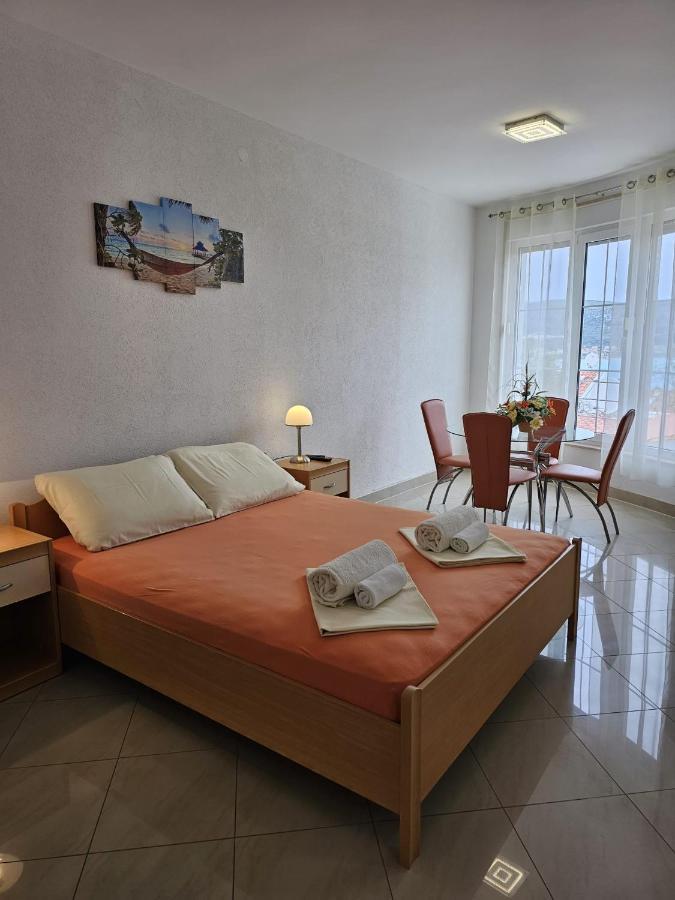 Apartmani Barnjak โตรกีร์ ภายนอก รูปภาพ